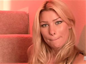 blondie gets chatted into frigging herself on camera